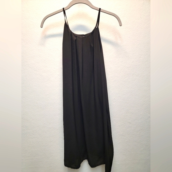 Zenana Outfitters Dresses & Skirts - ZENANA OUTFITTERS Medium black lined midi dress, pleated front, back button